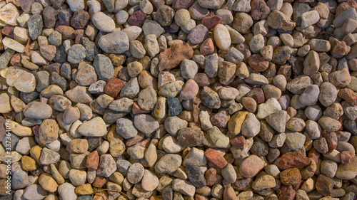 Kamienie ogrodowe w słońcu otoczaki