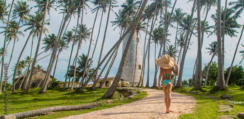 Fotografija Child in Sri Lanka on an island with a lighthouse