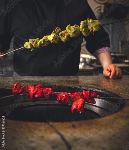 Fotografie traditional Indian tandoori shashlik over a hot stove