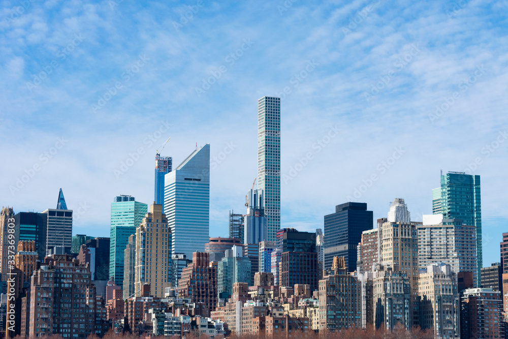 Fototapeta premium Midtown Manhattan Skyline z wysokimi nowoczesnymi drapaczami chmur w Nowym Jorku