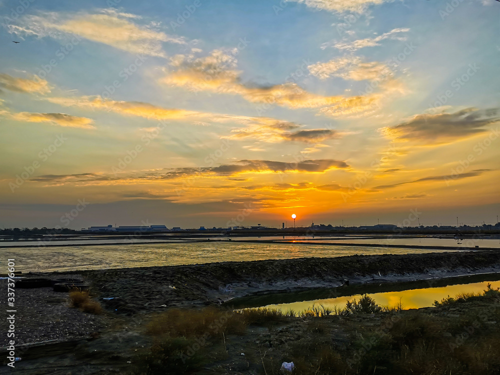 Obraz premium sunset over the river