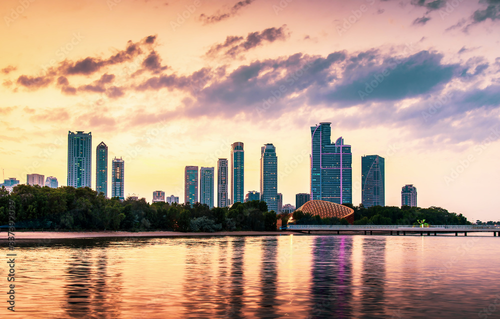 Fototapeta premium Sunset over emirate of Sharjah skyline