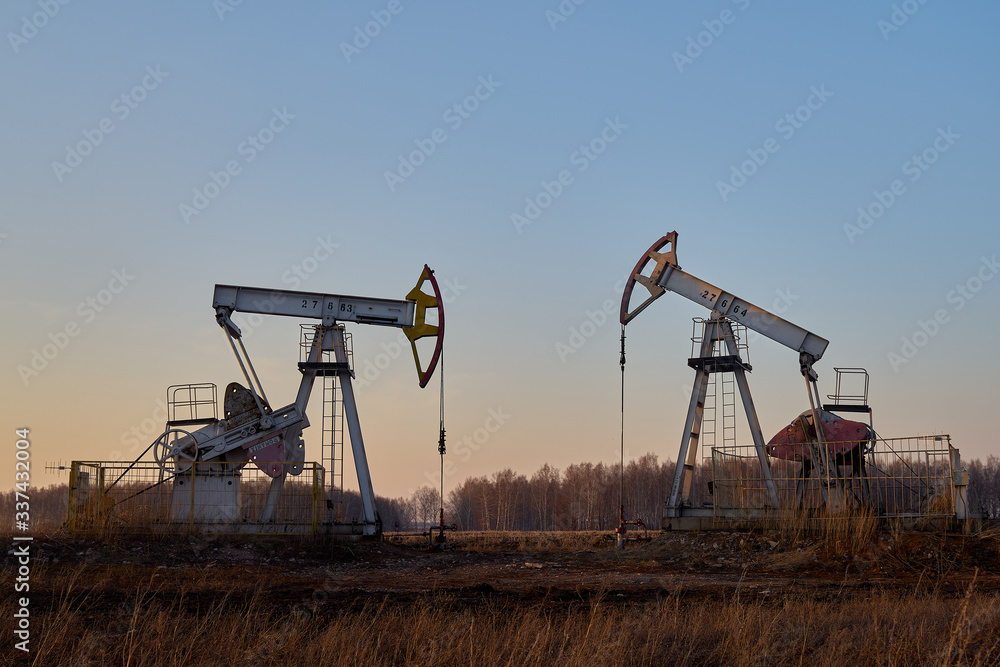 Technological oil and gas production. Production, transportation and processing of oil and gas. Production for the world's population. Technological oil and gas production. Production, transportation and processing of oil and gas. Production for the world's population.