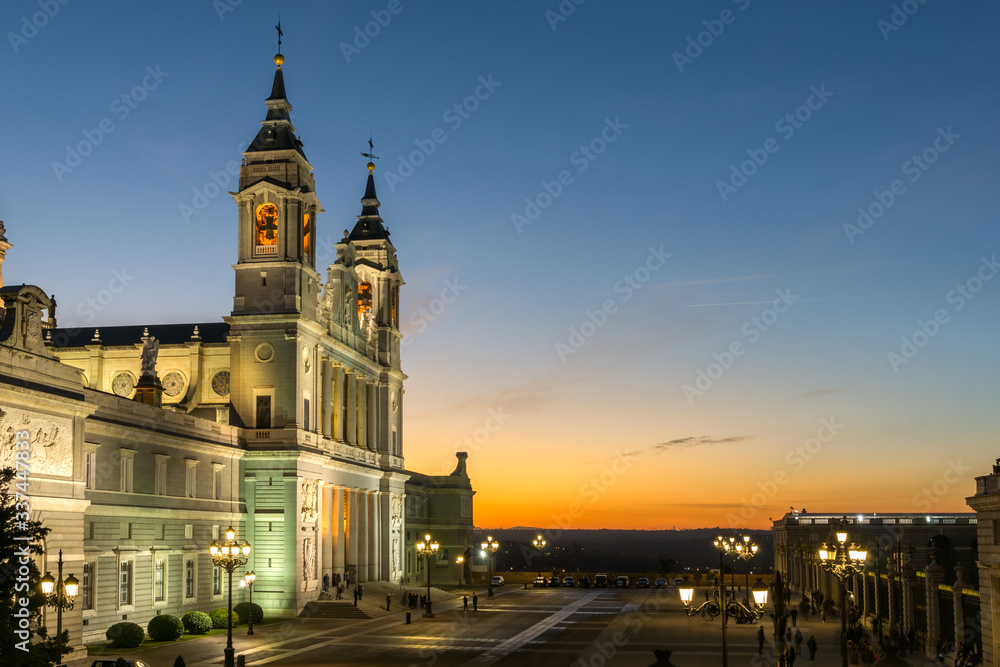 Naklejka premium Katedra Almudena w Madrycie, Hiszpania