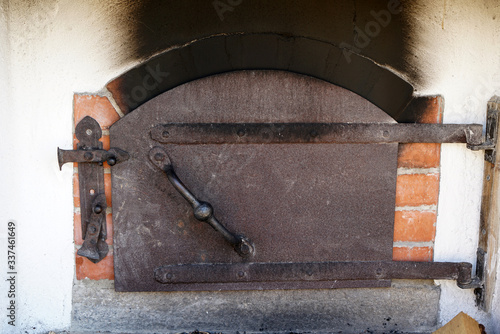 Wallpaper Mural old door with a lock Torontodigital.ca