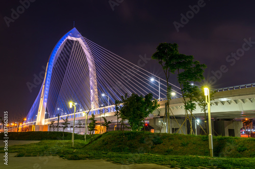 Nightscape of new landmark Konan Ai-Qin Bridge in Taichung City, Taichung Central Park at the Xitun District Shuinan Economic and Trade Area. The second largest park in Taiwan © Shawn.ccf