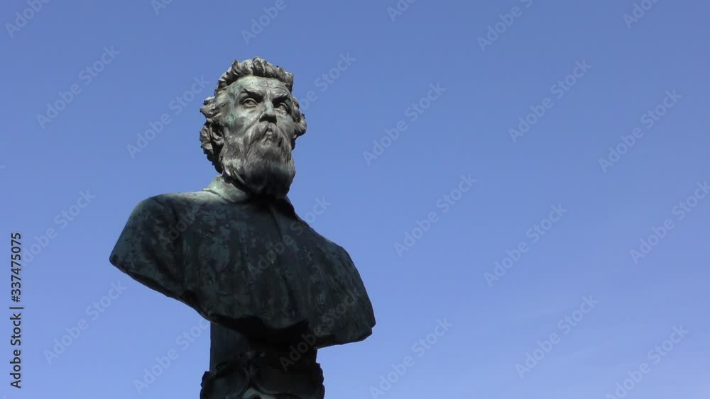 Bust of Benvenuto Cellini installed on the Ponte Vecchio bridge in the Italian city of Florence. Tuscany, Italy. Bust of Benvenuto Cellini installed on the Ponte Vecchio bridge in the Italian city of Florence. Tuscany, Italy.