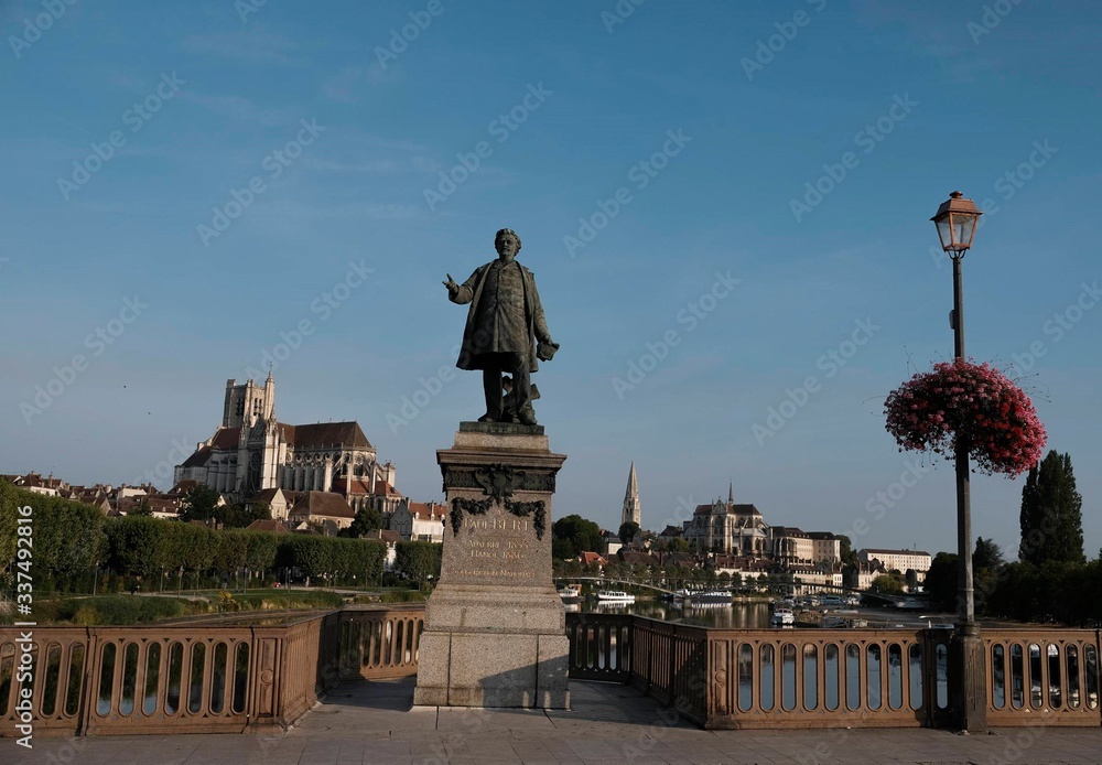 Fototapeta premium Statue de Paul Bert à Auxerre