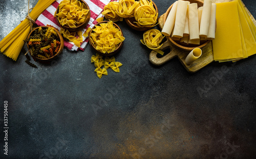 Italian pasta varieties photo