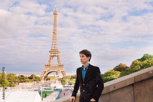 A man against the backdrop of the Eiffel tower in Paris, France. © Aleksei Zakharov