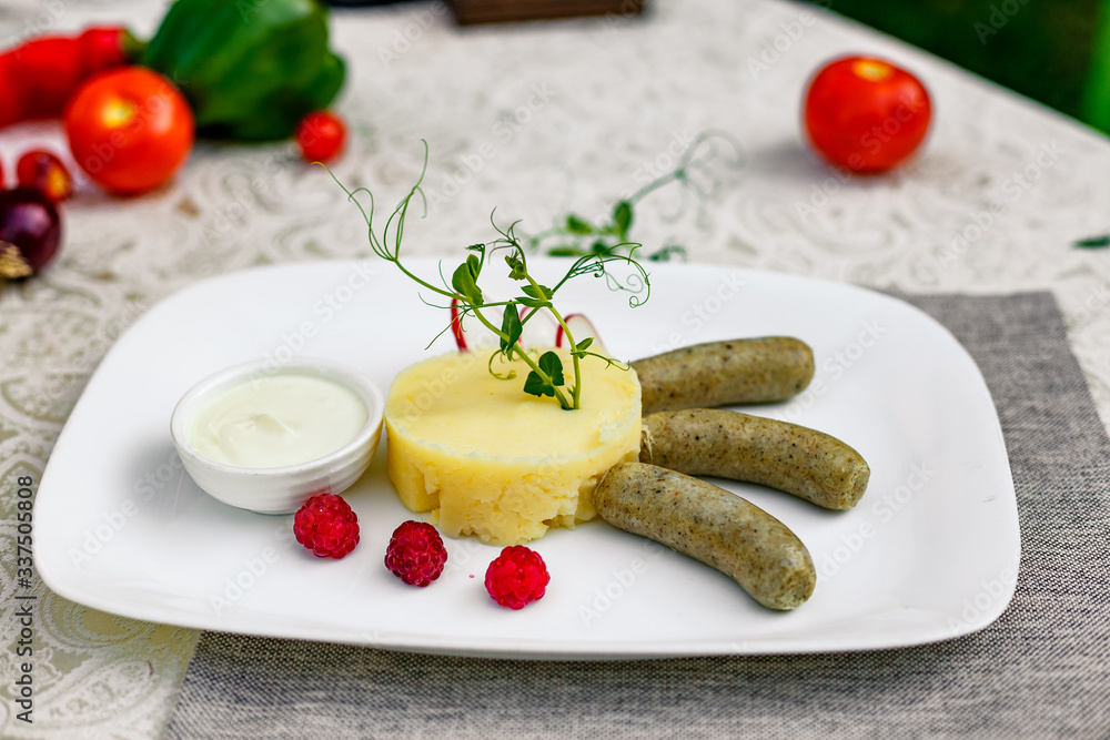 mashed potatoes with sausages for lunch mashed potatoes with sausages for lunch