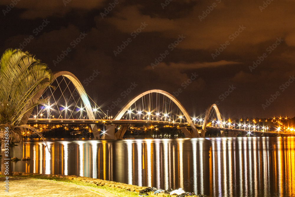 Fototapeta premium jk bridge and its charm at night 