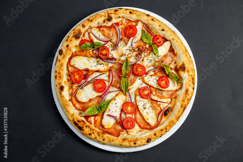 pizza with cheese and chicken with tomatoes