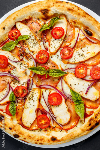 pizza with cheese and chicken with tomatoes