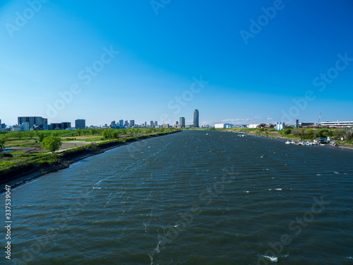 東京、川のある風景
