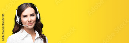 Foto Call Center Service - attractive customer support or sales agent