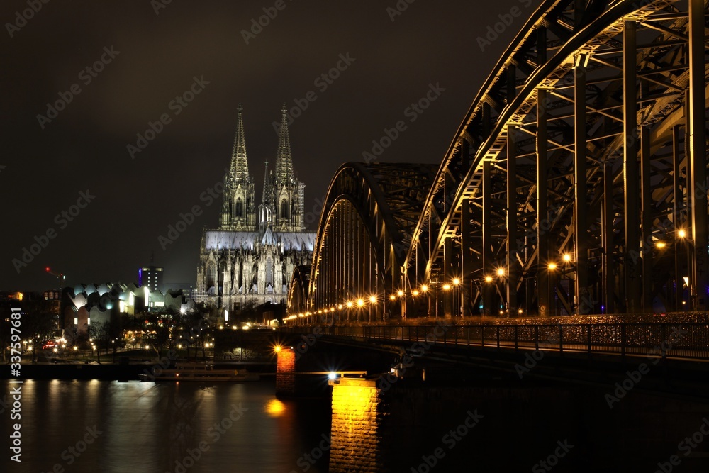 Fototapeta premium Cologne at night