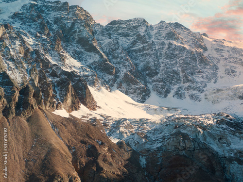 Fototapeta Naklejka Na Ścianę i Meble -  snowy mountains of the Caucasus.