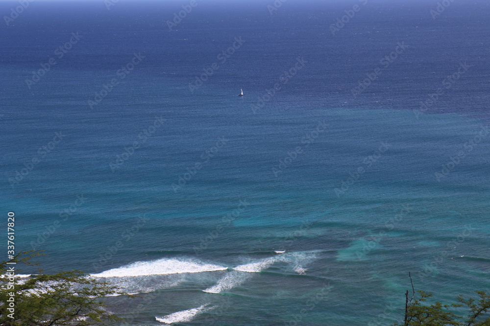 Honolulu Diamond head and Honolulu beach Honolulu Diamond head and Honolulu beach