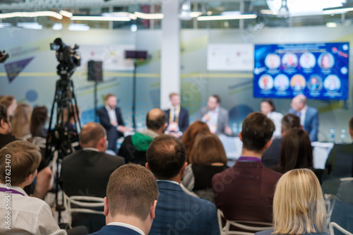 Wallpaper Mural Audience listens lecturer at workshop Torontodigital.ca