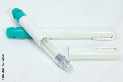 needle pen vaccine corona virus covid-19 vial ampule