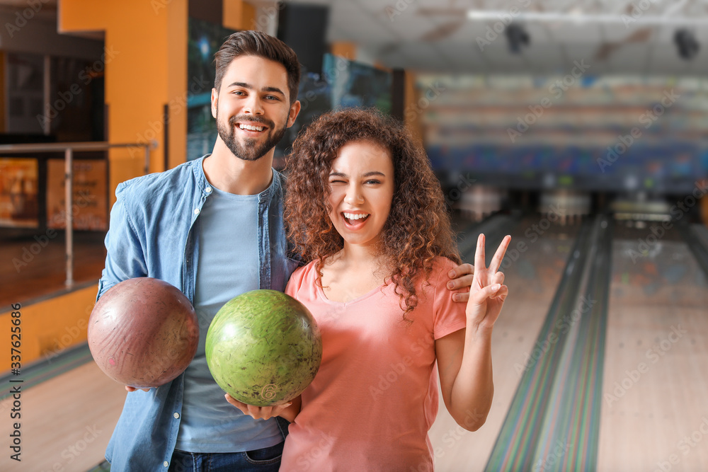 Fototapeta premium Friends spending time in bowling club