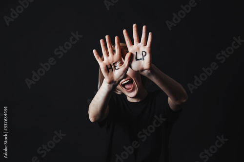 Depressed young woman on da...