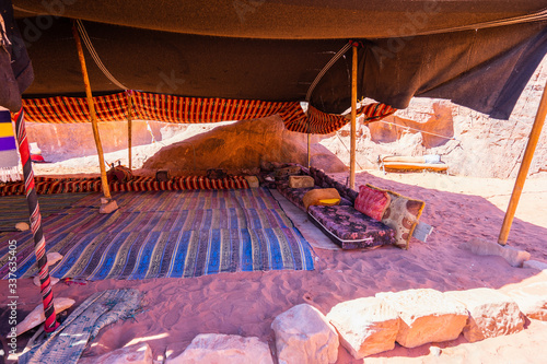 Valokuva Bedouin nomad tent in desert. Wadi Rum, Jordan.