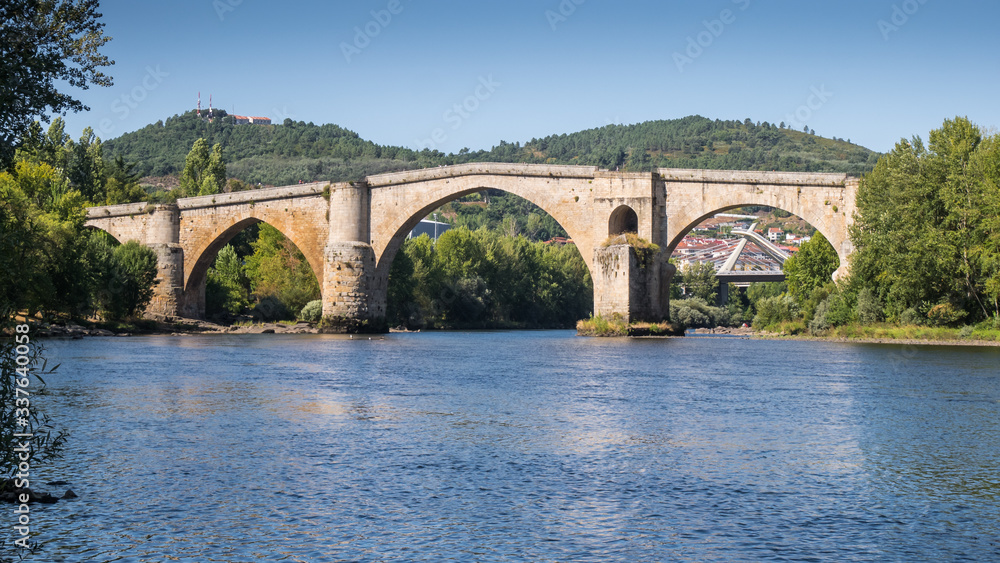 Obraz premium Roman bridge over the Miño River in Ourense, Galicia, Spain