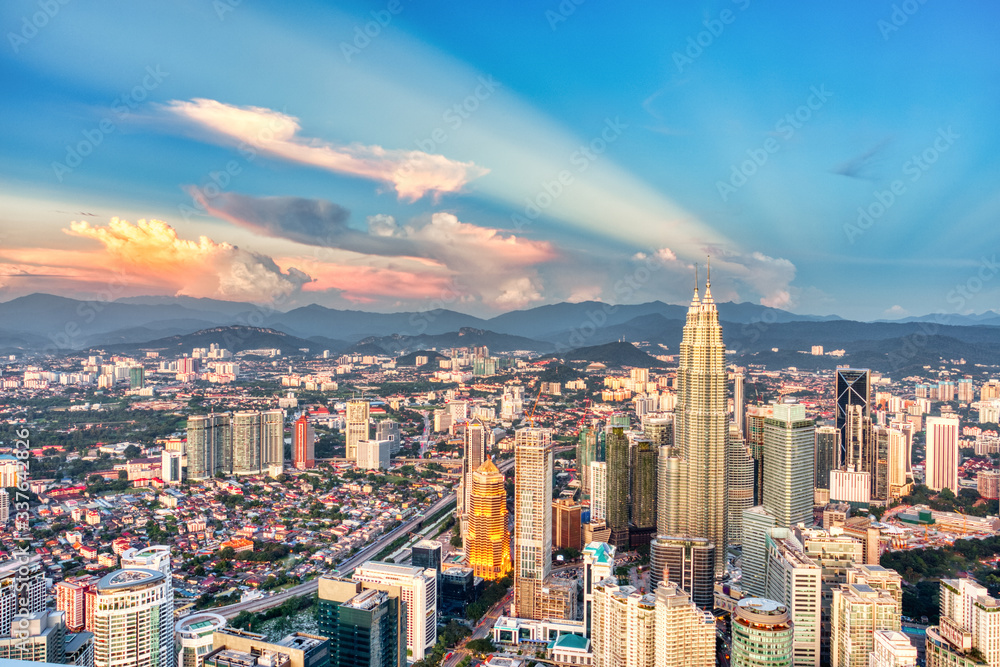 Obraz premium Kuala Kumpur Skyline at Sunset