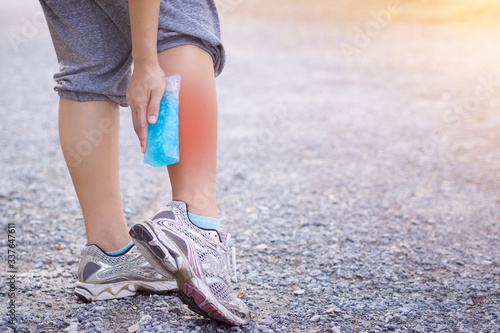 Runners have sore legs Must be pressed with cold gel. To reduce inflammation of the muscles and tendons.
