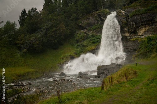 Wasserfall Steinsdalfossen in Norwegen