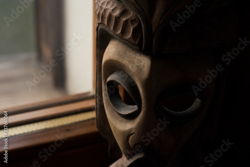 una particolare maschera in legno
