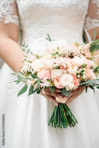 bride holding bouquet © Maria