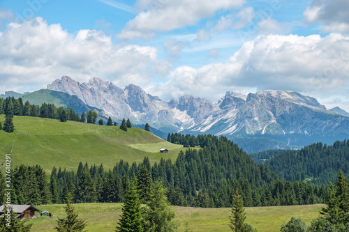 View of a mountain range in the dolomites © Lars Johansson