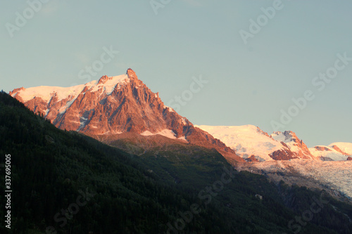 Aiguille du Midi – szczyt w Masywie Mont Blanc, w grupie górskiej Aiquilles de Chamonix.