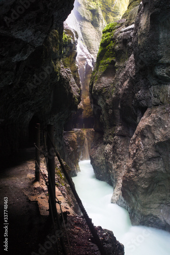 Partnachklamm, Höhle, Klamm in der Nähe von Garmisch-Patenkirchen 