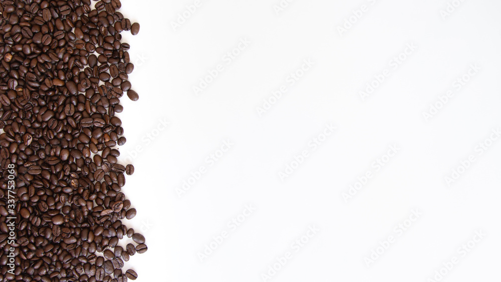 Obraz premium Rozsypane ziarna kawy 