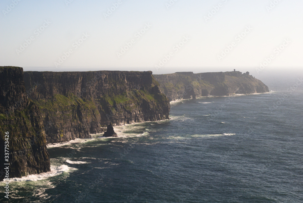  Klippen mit Felsen in Irland - Cliffs of Moher
