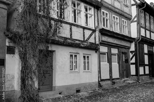 Alte Fachwerkfassaden in Quedlinburg in s/w