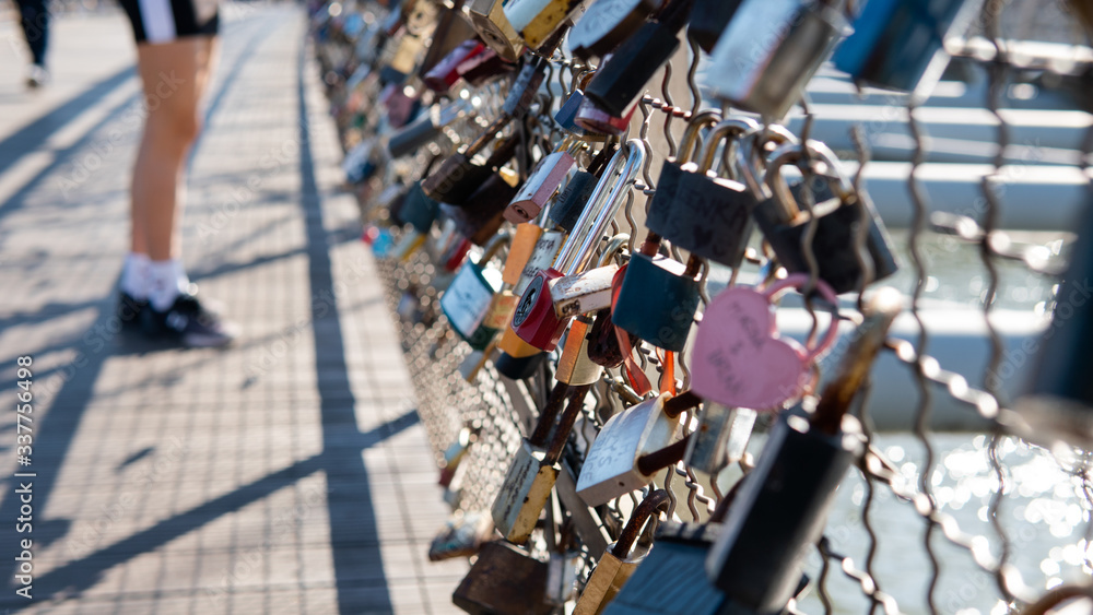 Obraz premium .padlocks for lovers. The tradition of hanging locks for a long relationship