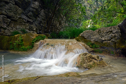 idyllischer Wasserfall 