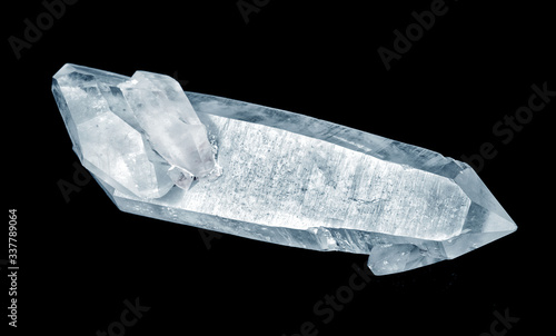 Large transparent quartz crystal © epitavi
