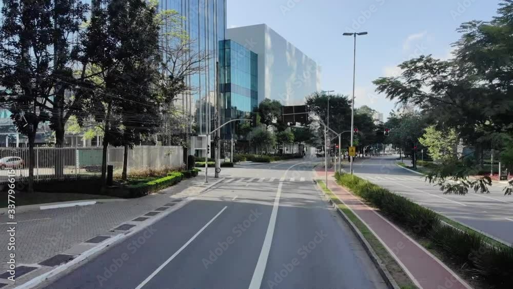 aerial of the streets of Sao Paulo Brazil are abandoned and empty during the Covid-19 corona virus outbreak.
aerial of the streets of Sao Paulo Brazil are abandoned and empty during the Covid-19 corona virus outbreak.