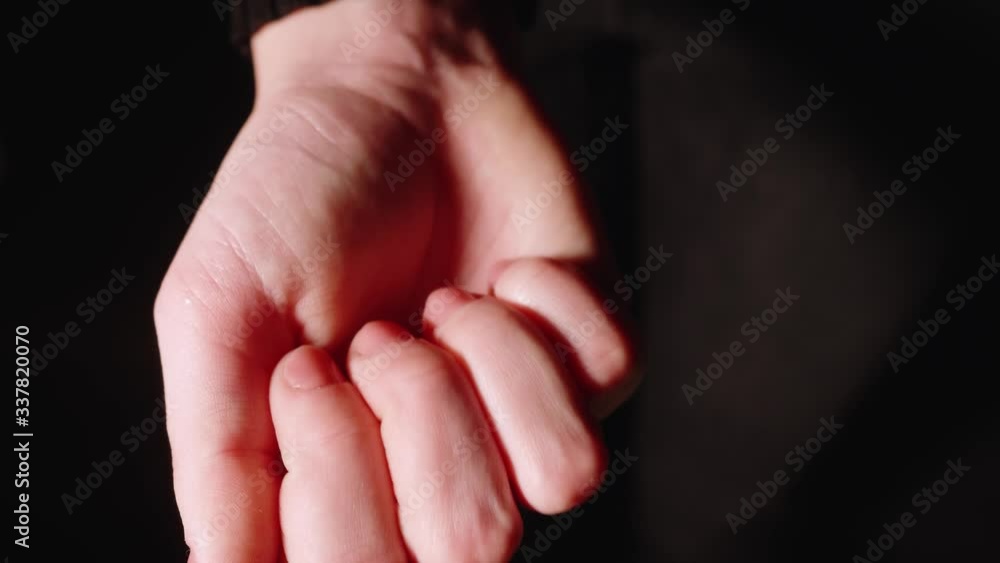 Gilrs opens fist with three pills Gilrs opens fist with three pills