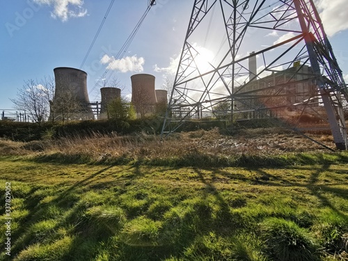 Tableau sur toile Closed powerstation, nature reclaims