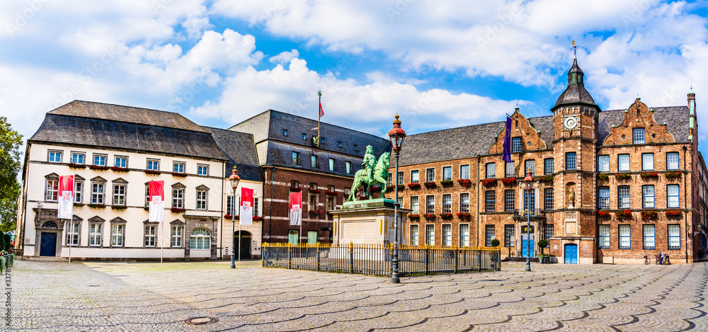 Old town, market square, town hall and the equestrian statue of Jan Wellem, Johann Wilhelm II in Dusseldorf, West Rhine Westphalia, Germany