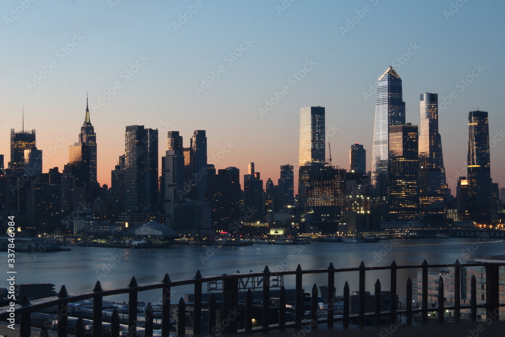 New York Skyline bei Sonnenaufgang