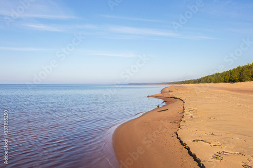 Fototapeta Naklejka Na Ścianę i Meble -  The shore of lake Ladoga at low tide
