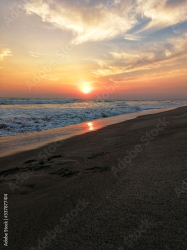 sunset on the beach © Edenilson